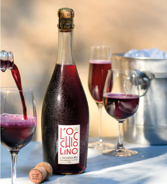 Red bubbly wine